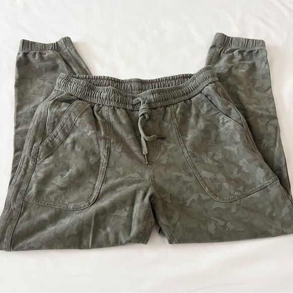 Athleta Farallon jogger women’s size 8 P green camo - Picture 5 of 8